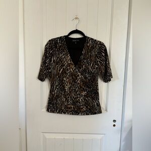 Jones New York Animal leopard print v neck top blouse Size M